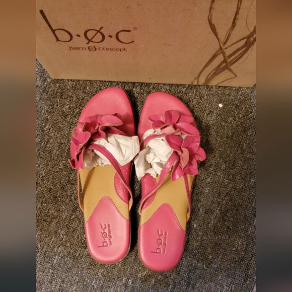 2/$45 like new BOC floral sandlea - Picture 5 of 16
